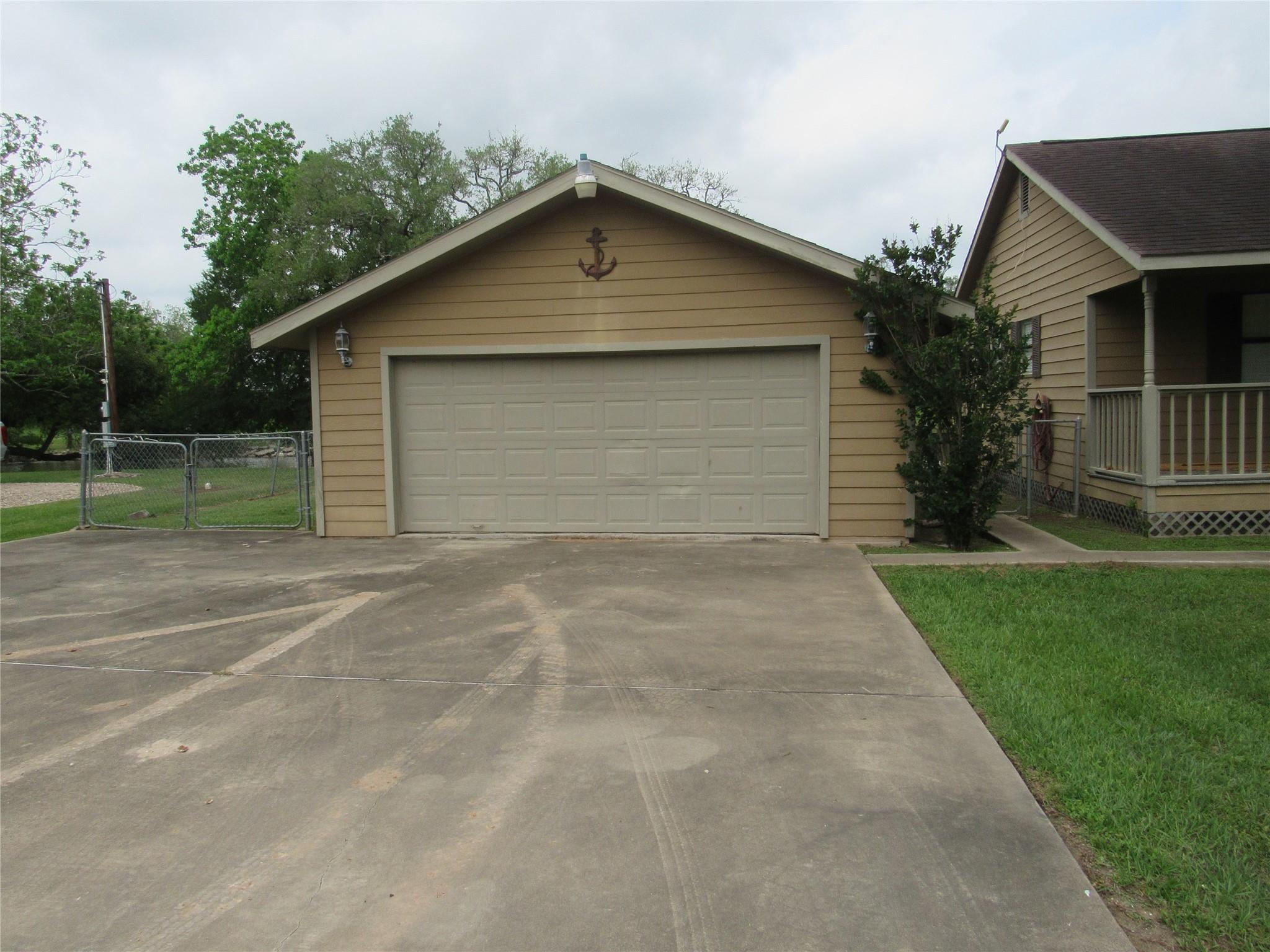 242 Sir Lancelot Drive N