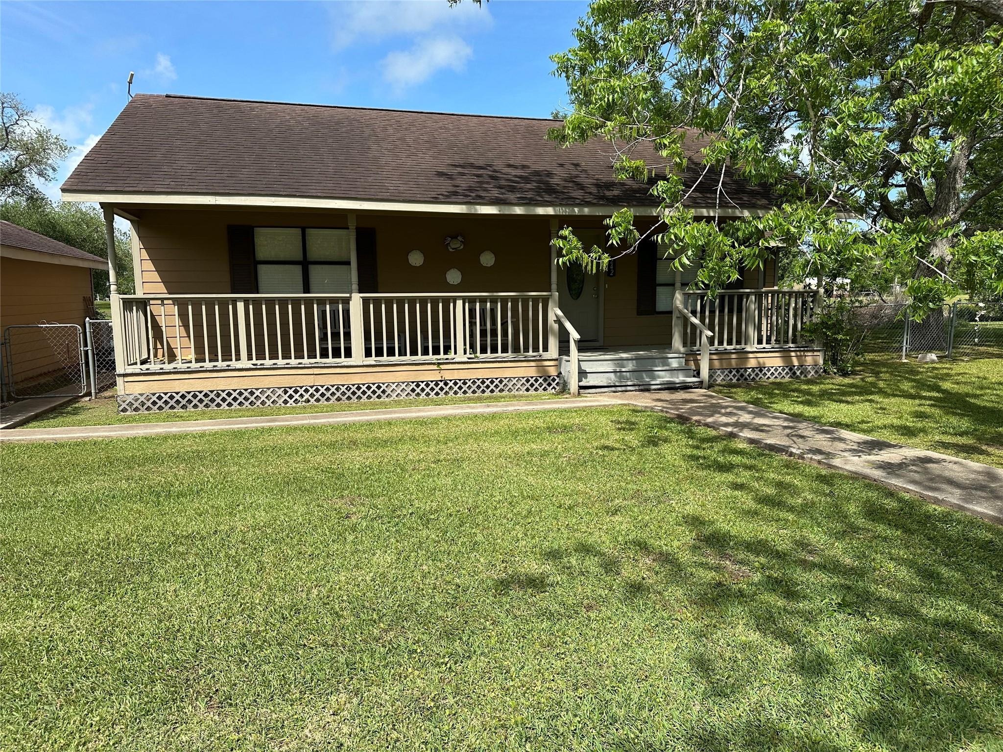 242 Sir Lancelot Drive N