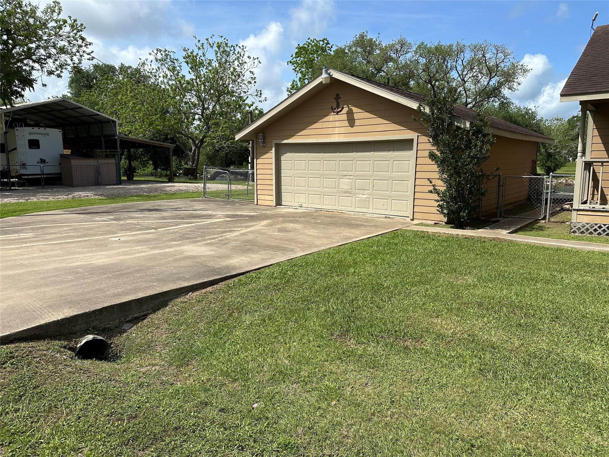 242 Sir Lancelot Drive N