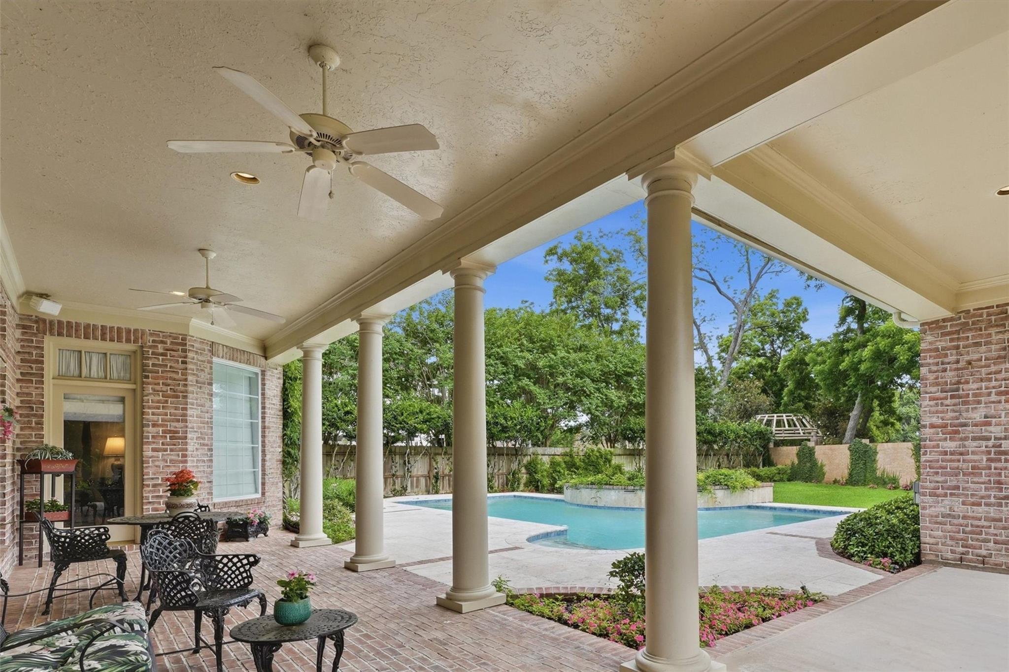 6 Cheshire Bend Drive