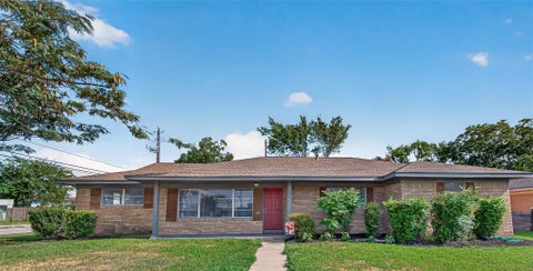 Photo of 103 E Janisch Road, Houston, TX 77022 (MLS # 19615416)