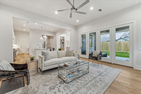 Photo of 714 E 21st Street, Houston, TX 77008 (MLS # 54684888)