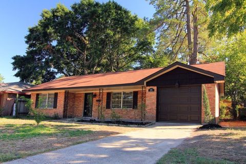 Photo of 4913 Nina Lee Lane, Houston, TX 77092 (MLS # 92709516) Photo of 4913 Nina Lee Lane, Houston, TX 77092 (MLS # 92709516)