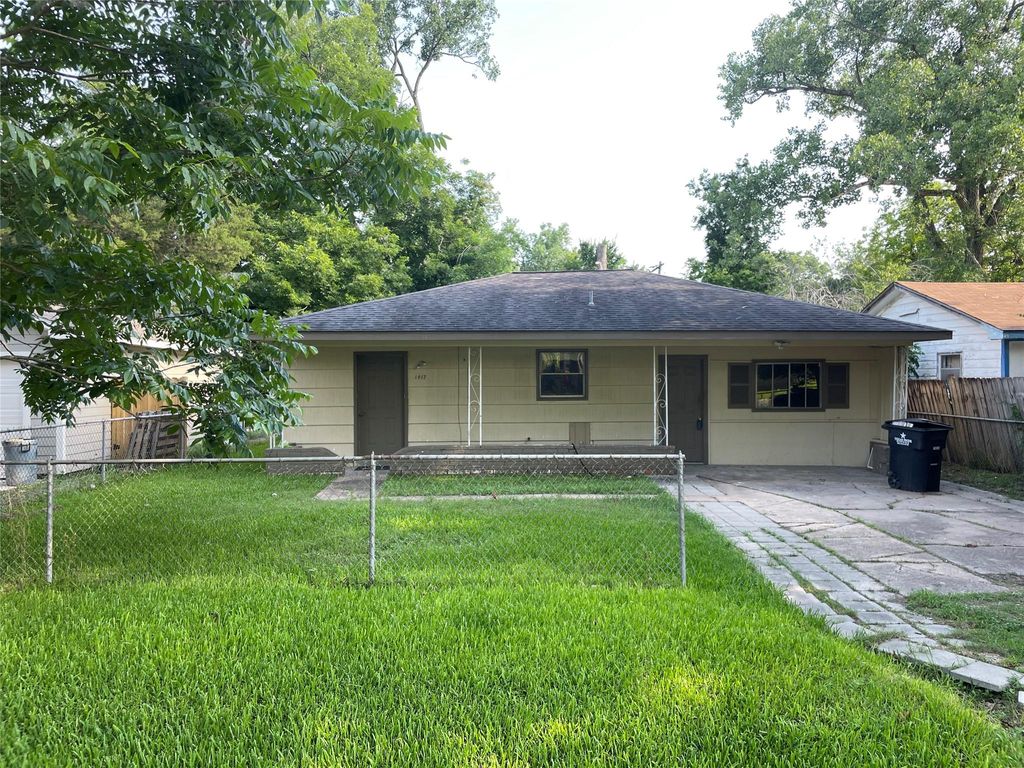 Photo of 1417 W Talmadge Street, Alvin, TX 77511 (MLS # 48869910)