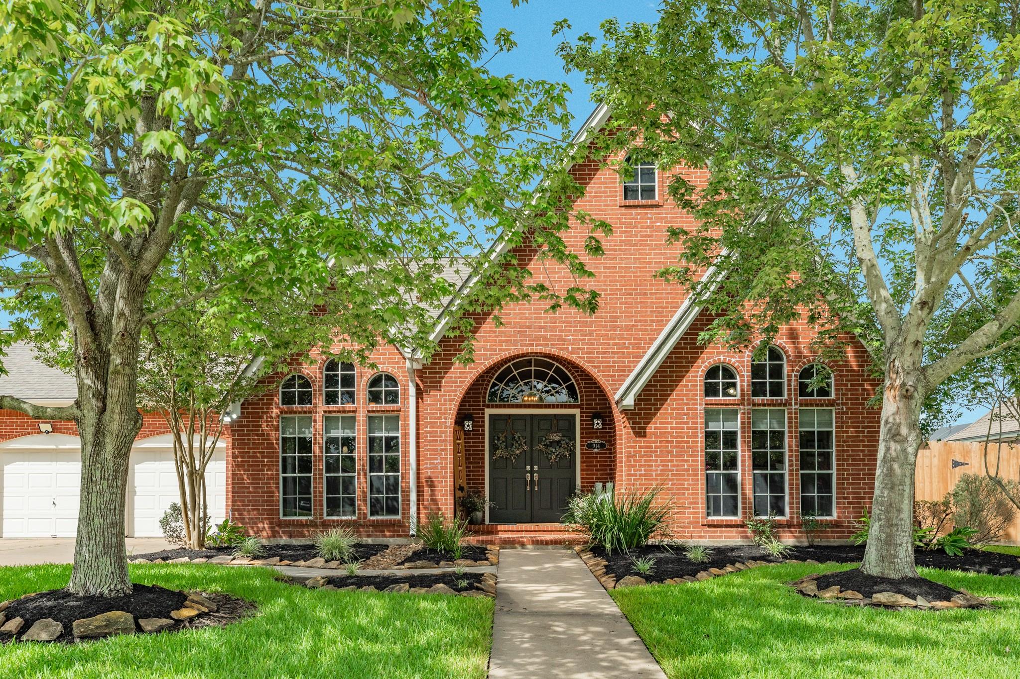 Photo 1 of 39 — 914 Oleander Street, Lake Jackson, TX 77566