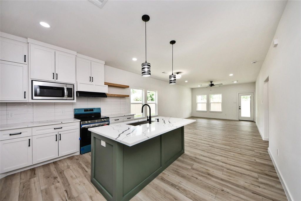 Photo of 226 Glencairn Court, Houston, TX 77336 (MLS # 8770724)