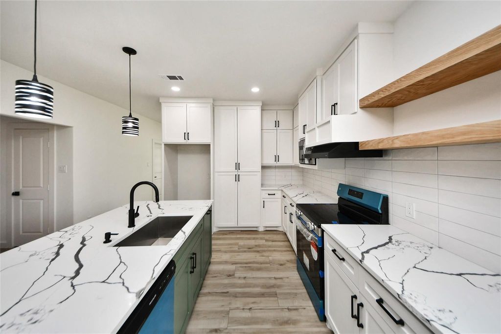 Photo of 226 Glencairn Court, Houston, TX 77336 (MLS # 8770724)