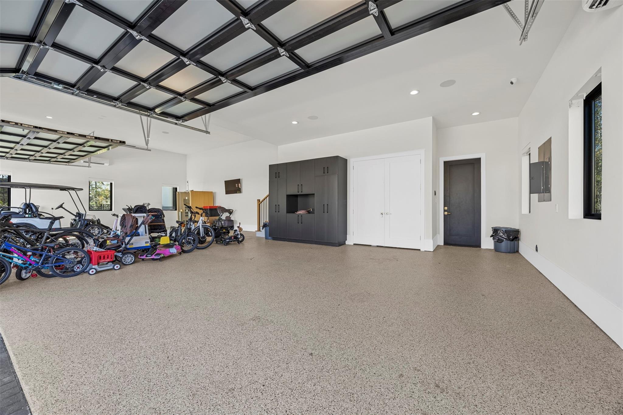 Montgomery, Texas, 77316, United States, 6 Bedrooms Bedrooms, ,7 BathroomsBathrooms,Residential,Active,2012208