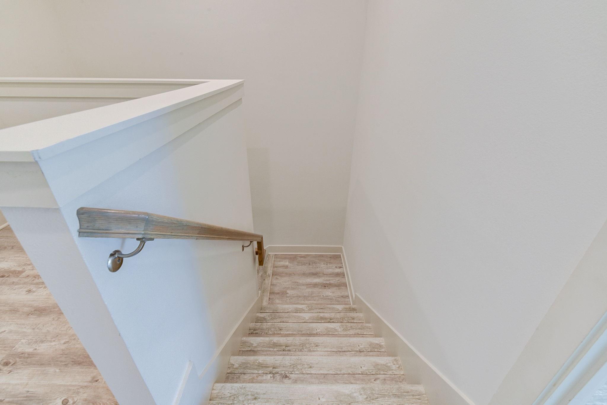 2704 Oakwood Crest Lane