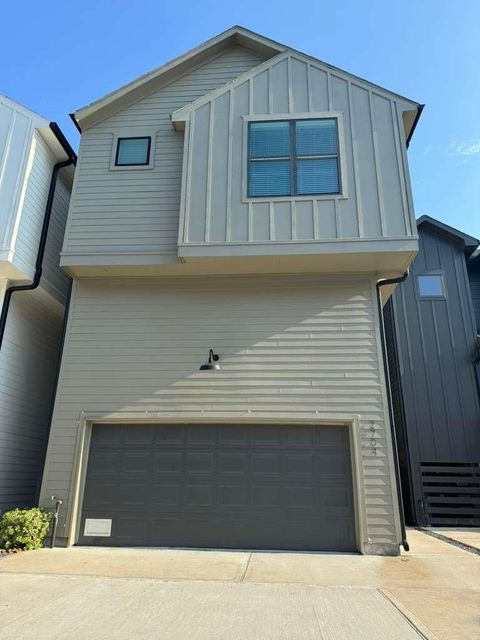 Photo of 2704 Oakwood Crest Lane, Houston, TX 77018 (MLS # 38885657)