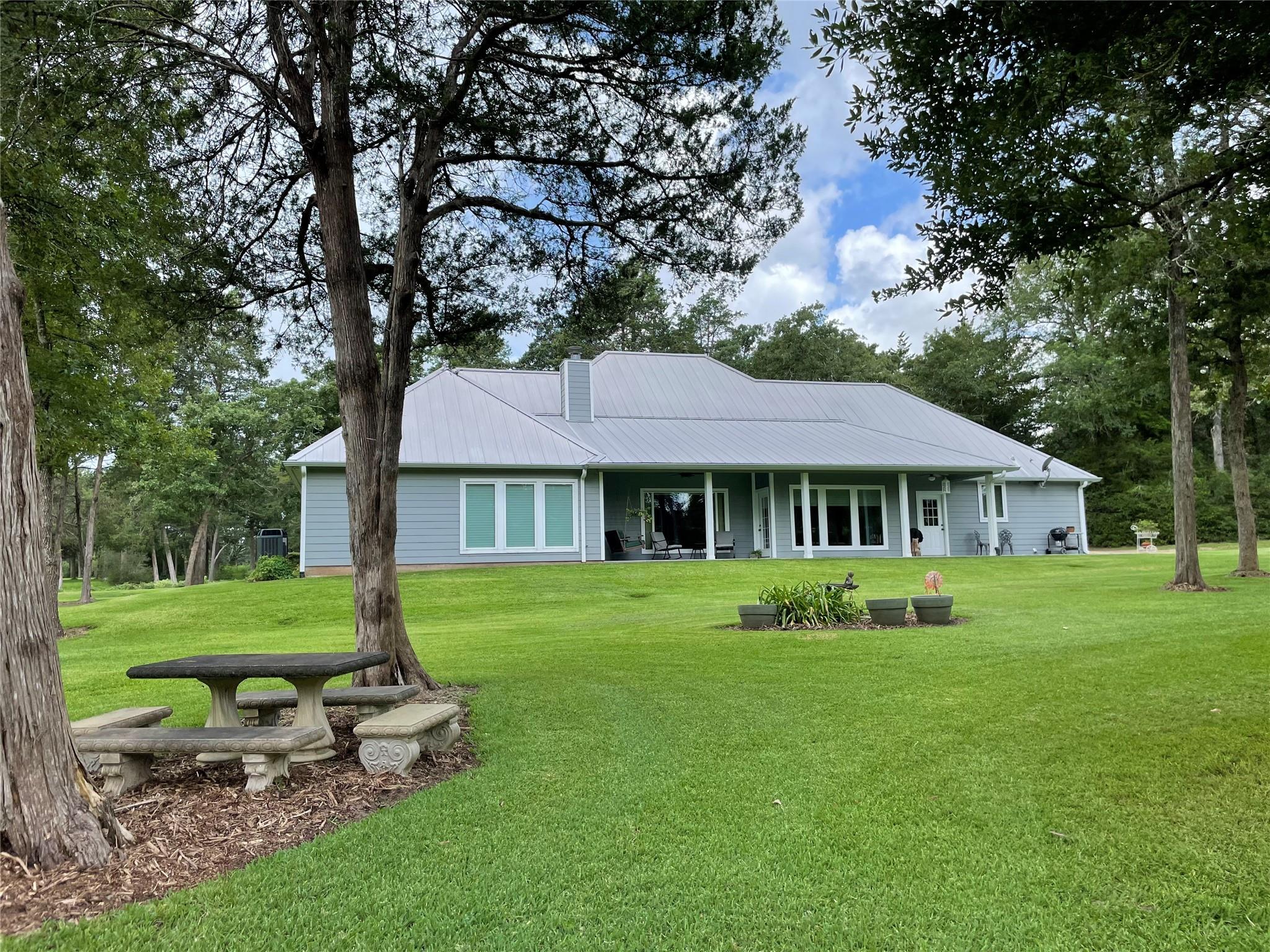 1060 Mentzwood Trail