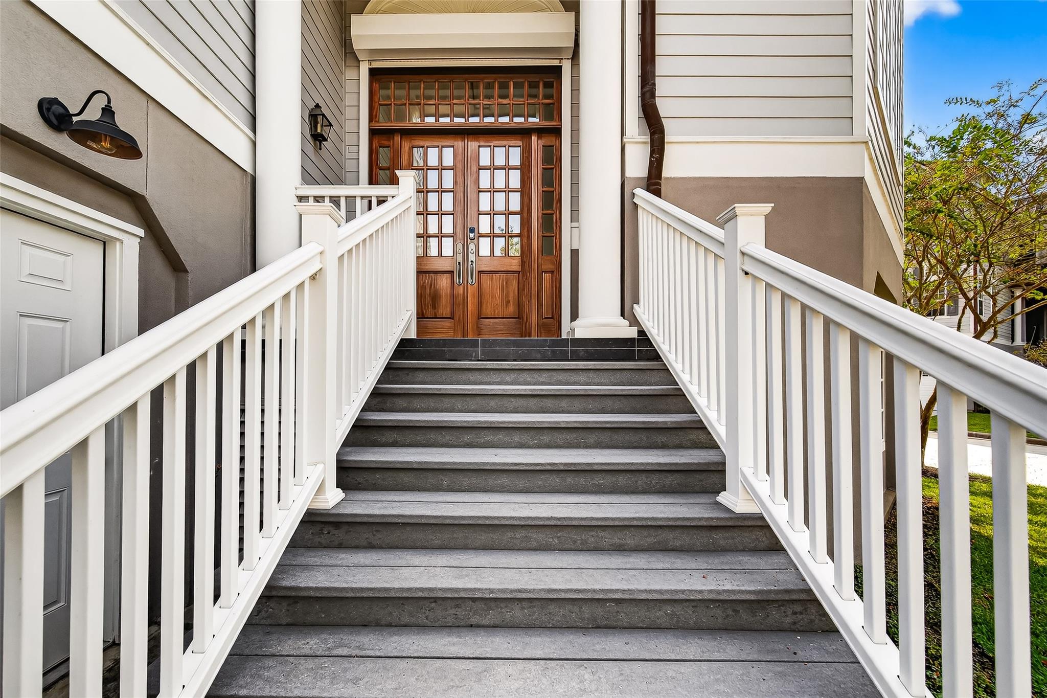 2439 Lakewood Pointe