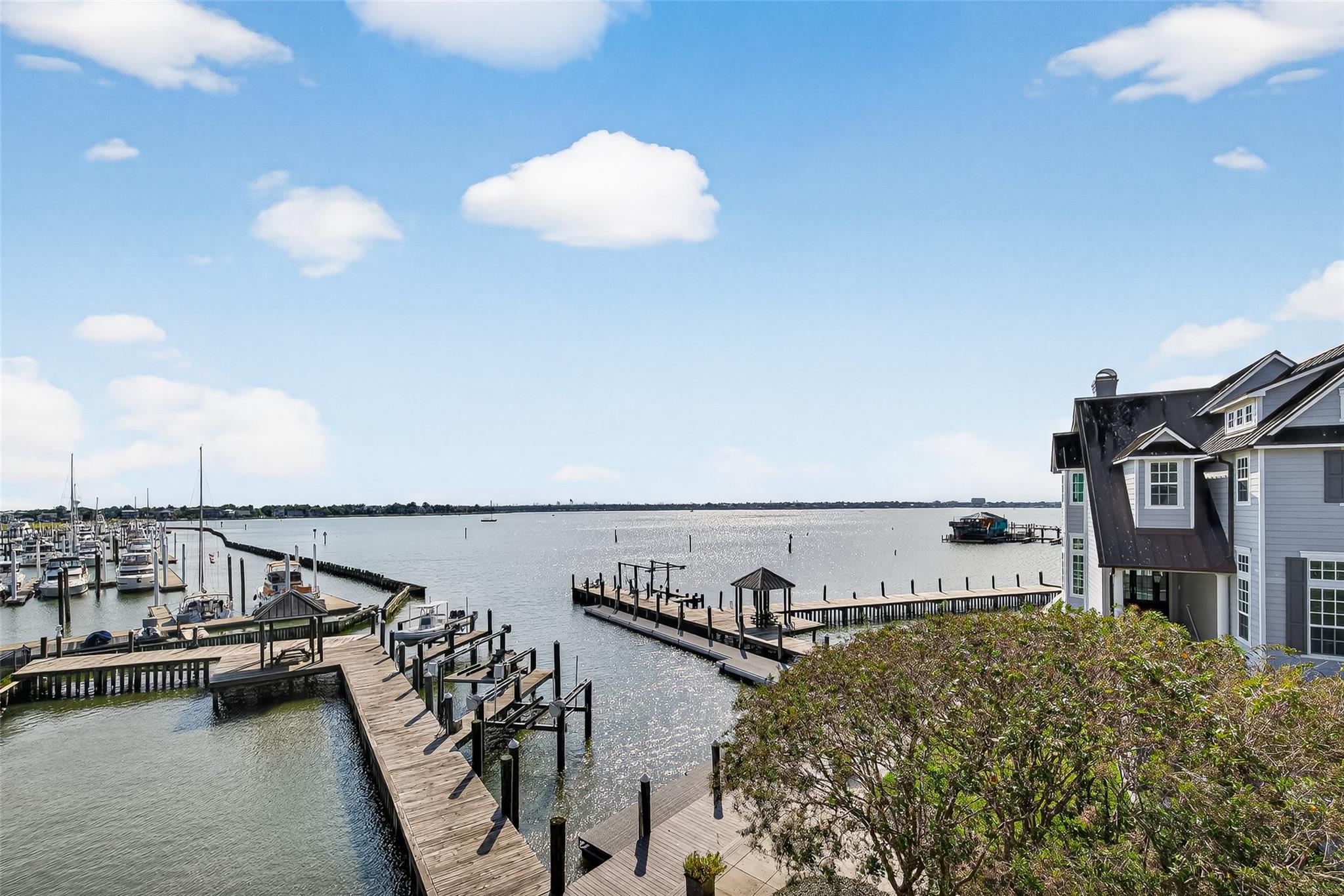 2439 Lakewood Pointe