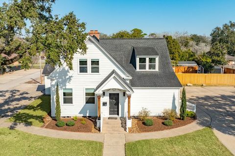 405 E Mulberry Street Angleton TX 77515