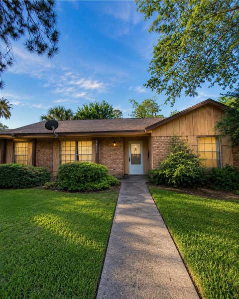 Photo of 10223 Knoboak Drive, Houston, TX 77043 (MLS # 81618405)