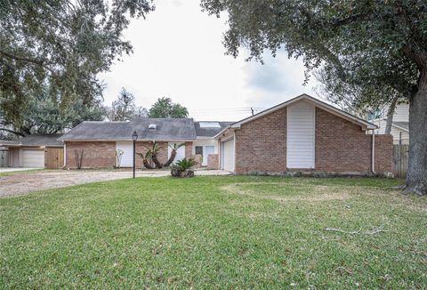 Apartment For Sale - 2703 Glenn Lakes Lane<br/> Missouri City, TX 77459