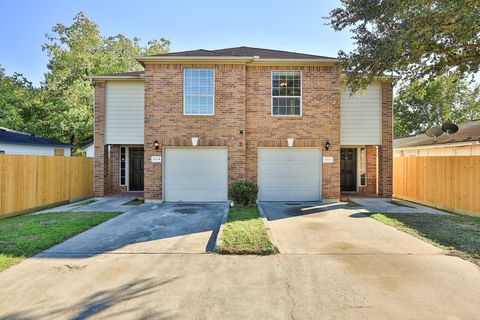 Photo of 4624 Larkspur Street #B, Houston, TX 77051 (MLS # 31355475)