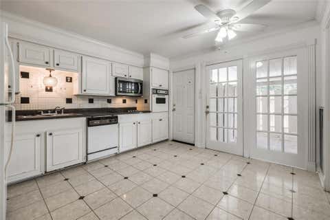Photo of 7225 Beechnut Street #D, Houston, TX 77074 (MLS # 69383075)