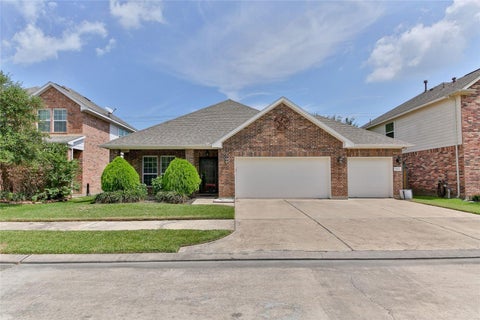 Photo of 2013 Troon Drive, La Porte, TX 77571 (MLS # 27240952)