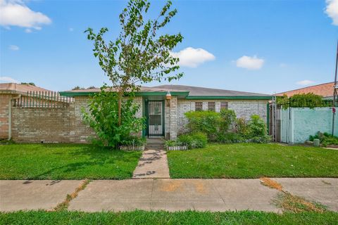 Photo of 15396 Chipman Lane #5396, Houston, TX 77060 (MLS # 74643255)