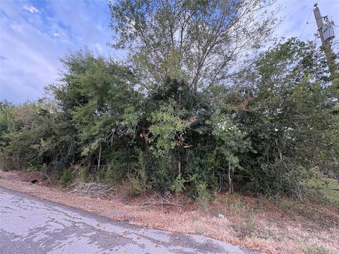 Vacant Land For Sale - 8422 W 1st Street<br/> Needville, TX 77461