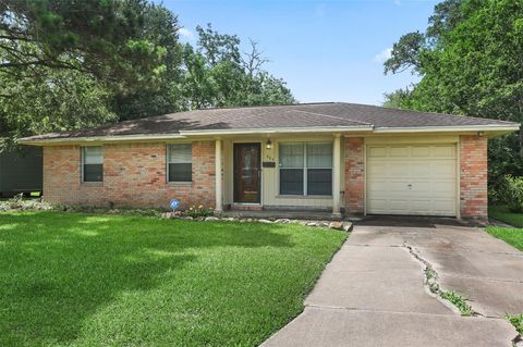 Photo of 605 Honeysuckle Drive, La Marque, TX 77568 (MLS # 79158764)