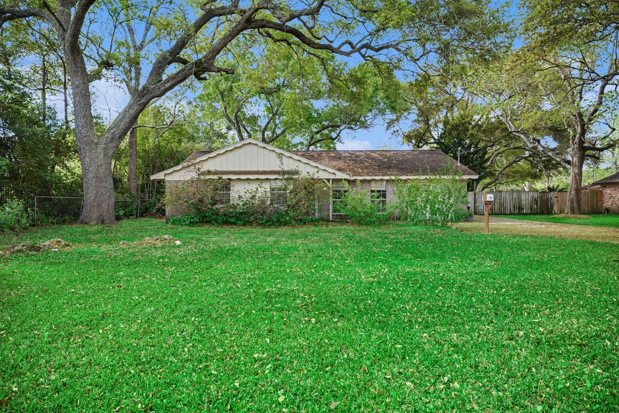 715 West League City Parkway