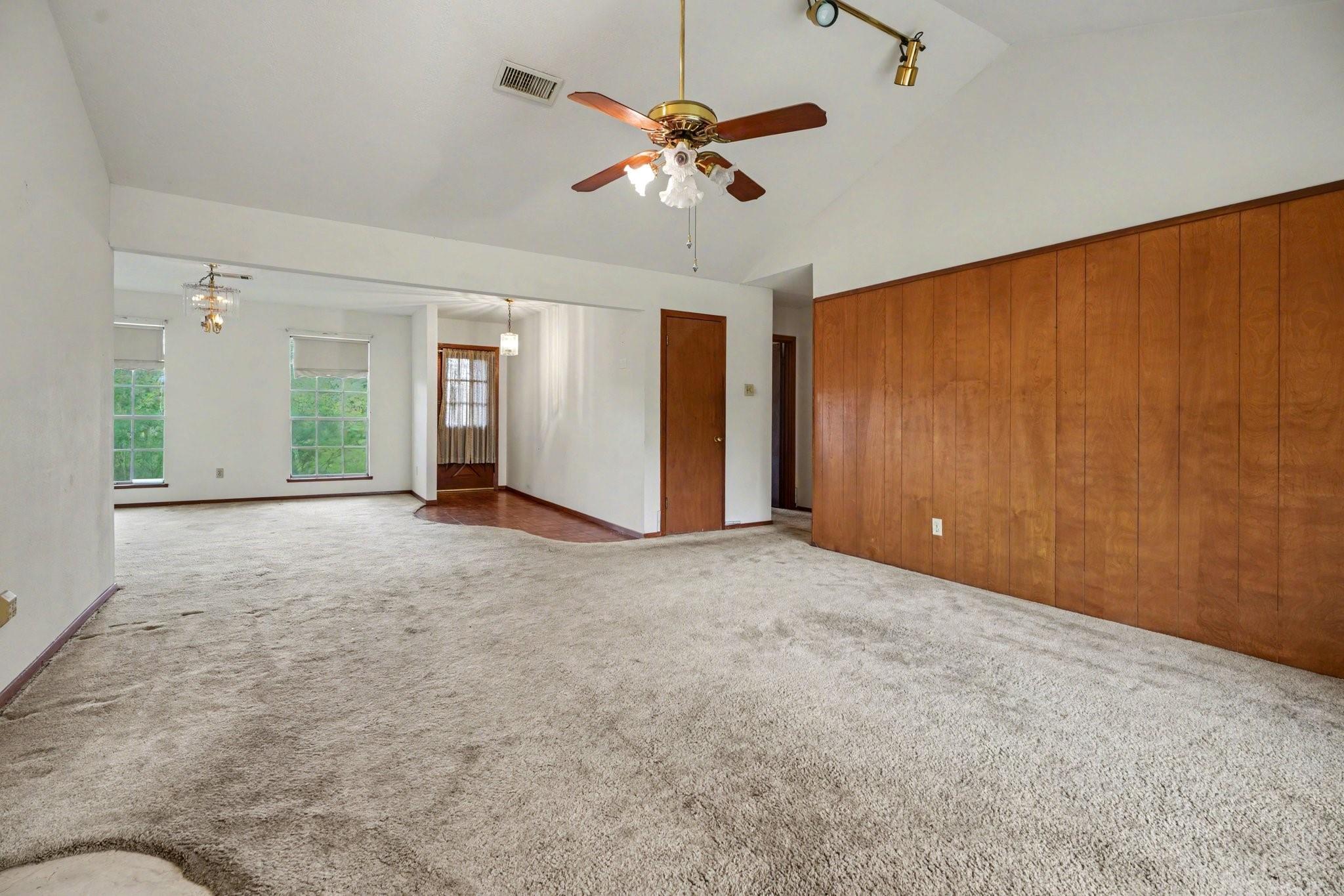 715 West League City Parkway