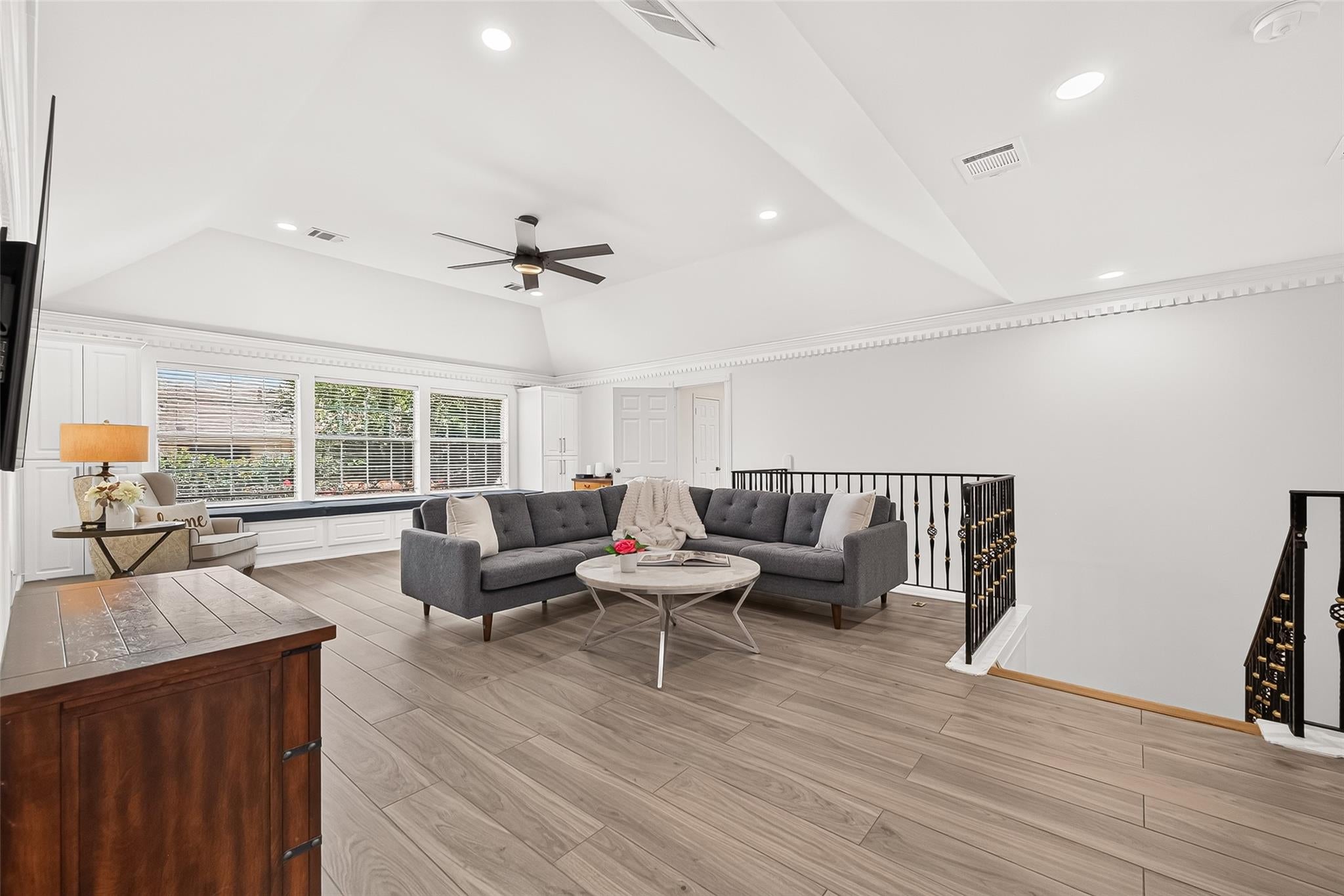 2926 Quincannon Ln, Houston, TX, 77043, USA, 4 Bedrooms Bedrooms, ,5 BathroomsBathrooms,Residential,Active,2926 Quincannon Ln,93796219