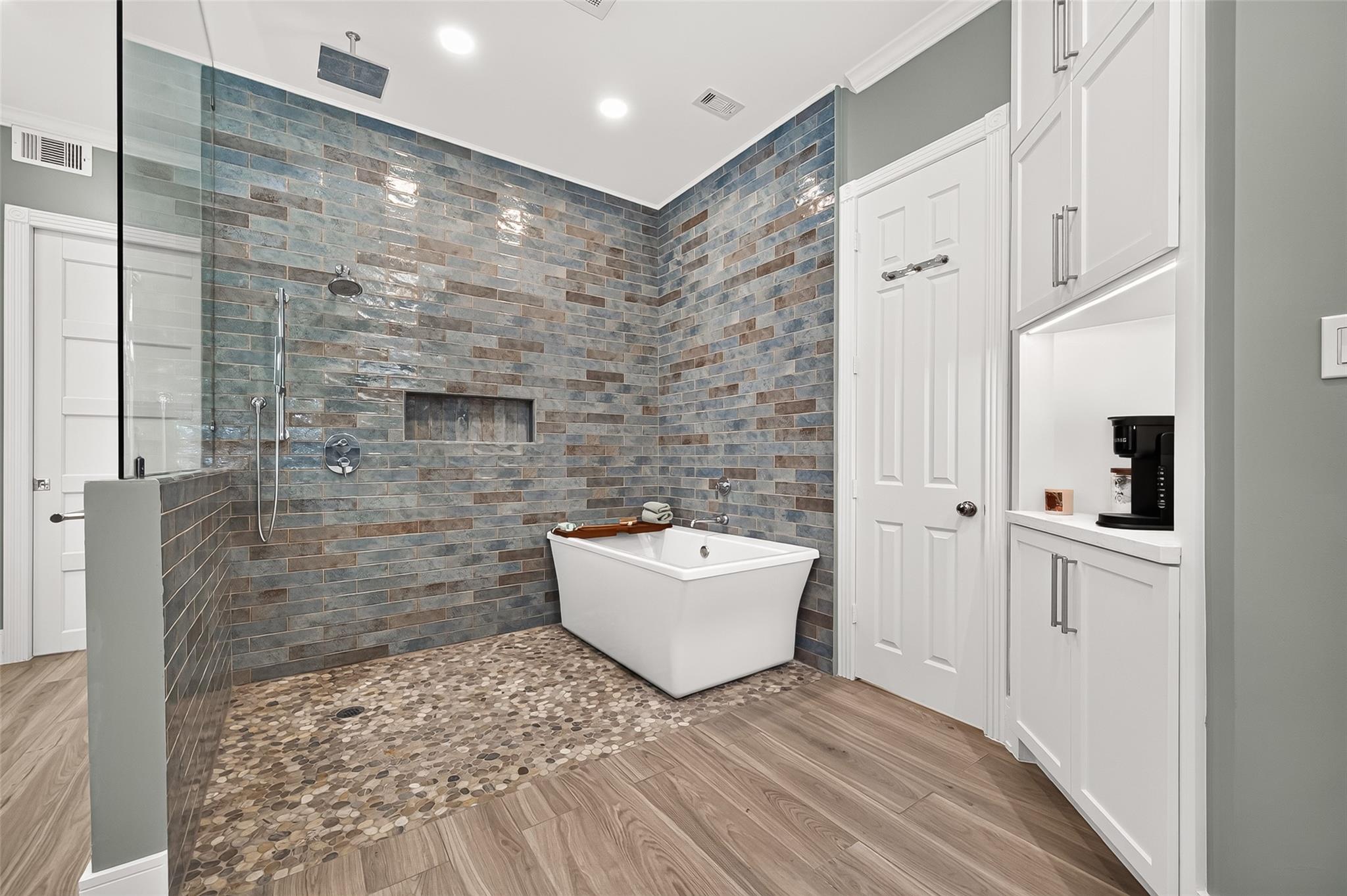 2926 Quincannon Ln, Houston, TX, 77043, USA, 4 Bedrooms Bedrooms, ,5 BathroomsBathrooms,Residential,Active,2926 Quincannon Ln,93796219
