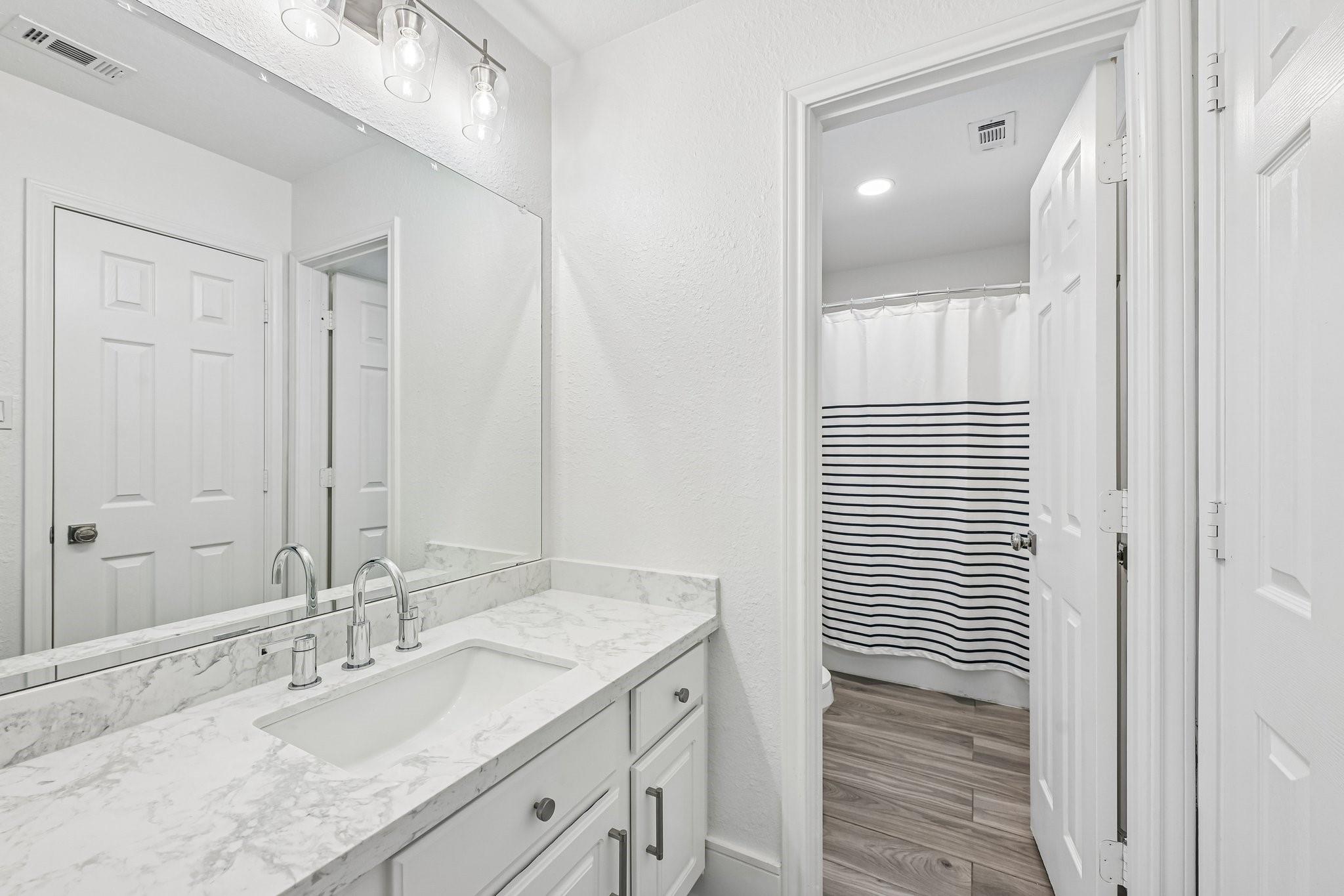 2926 Quincannon Ln, Houston, TX, 77043, USA, 4 Bedrooms Bedrooms, ,5 BathroomsBathrooms,Residential,Active,2926 Quincannon Ln,93796219