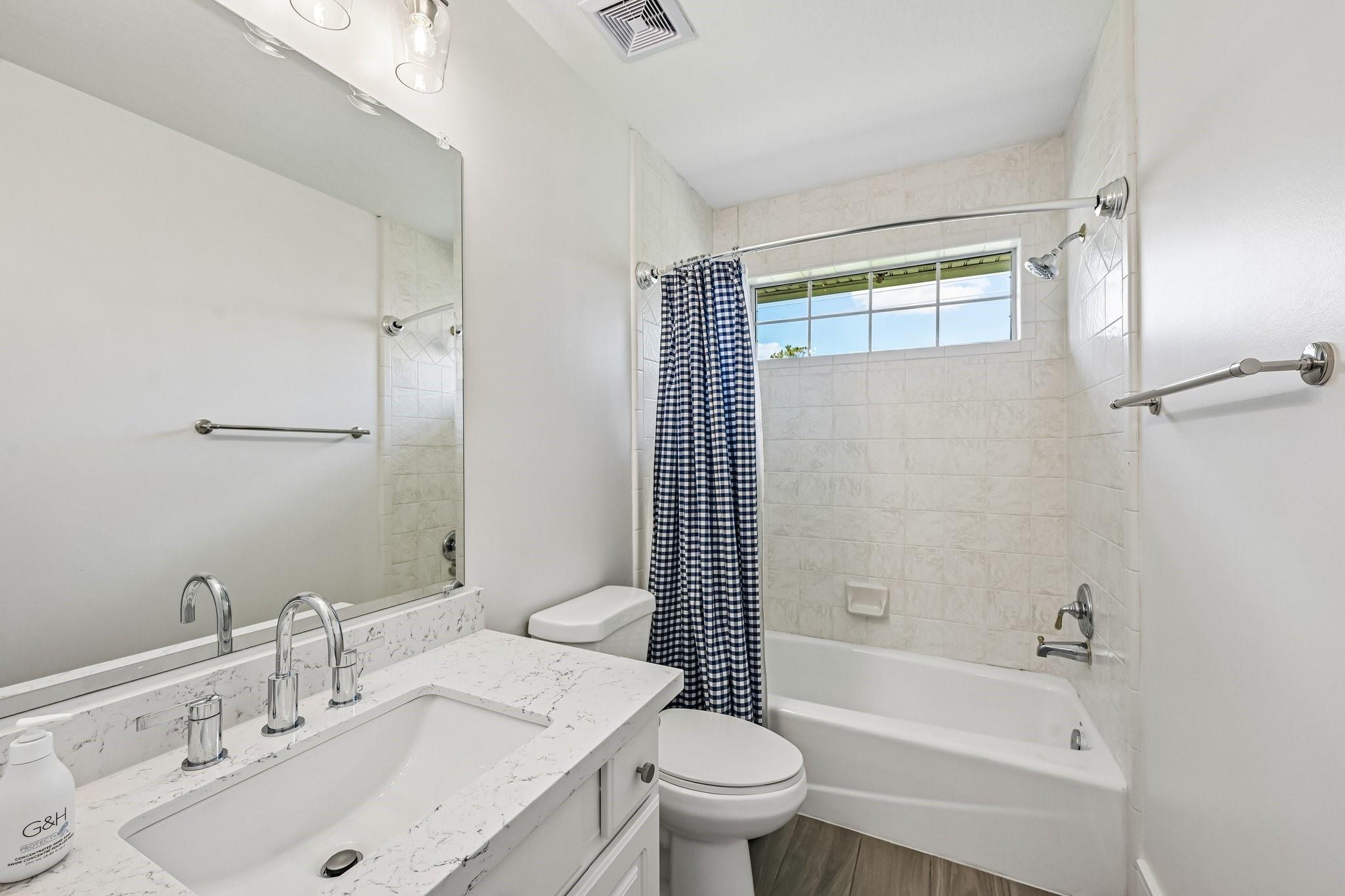 2926 Quincannon Ln, Houston, TX, 77043, USA, 4 Bedrooms Bedrooms, ,5 BathroomsBathrooms,Residential,Active,2926 Quincannon Ln,93796219