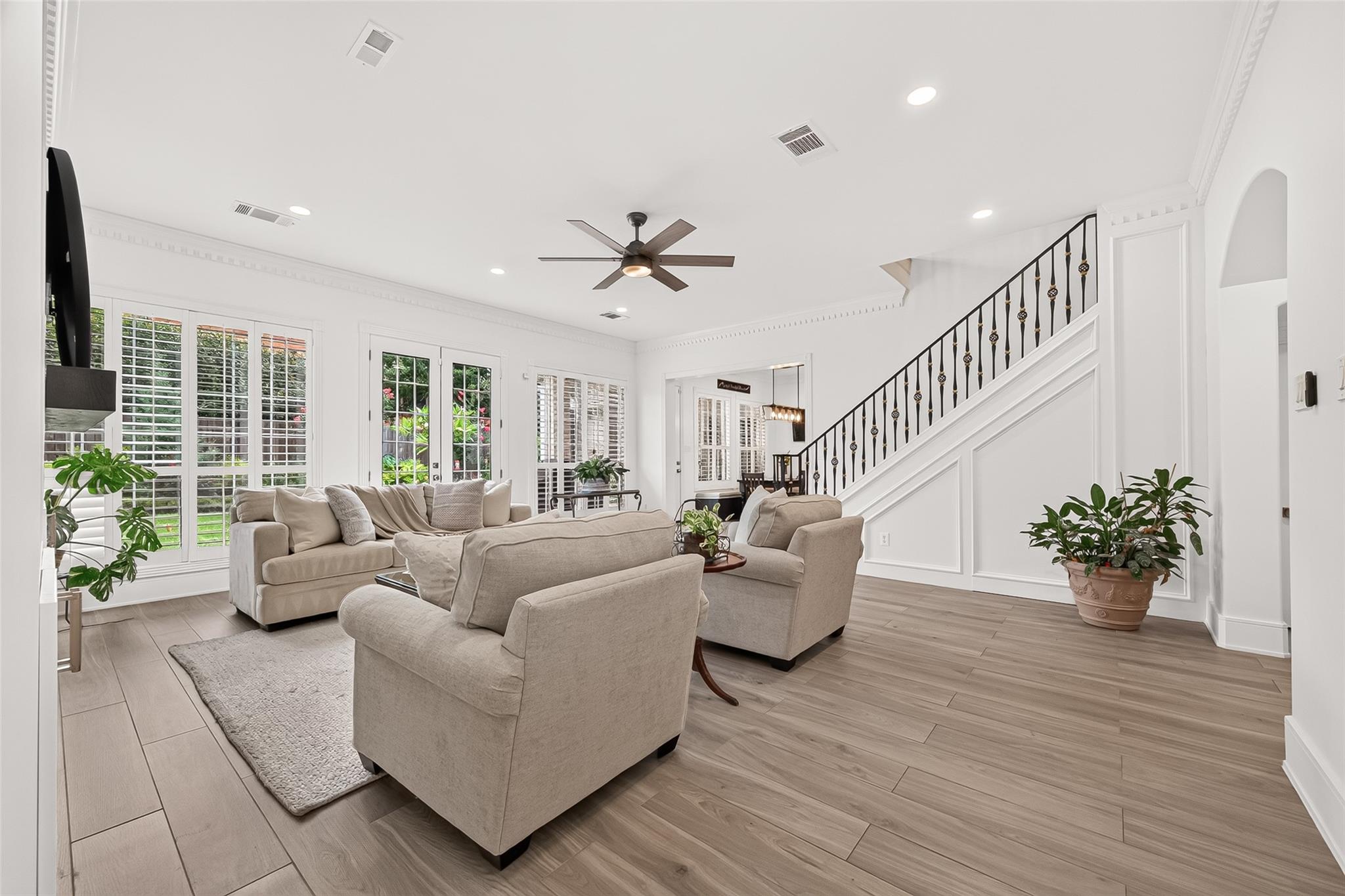 2926 Quincannon Ln, Houston, TX, 77043, USA, 4 Bedrooms Bedrooms, ,5 BathroomsBathrooms,Residential,Active,2926 Quincannon Ln,93796219
