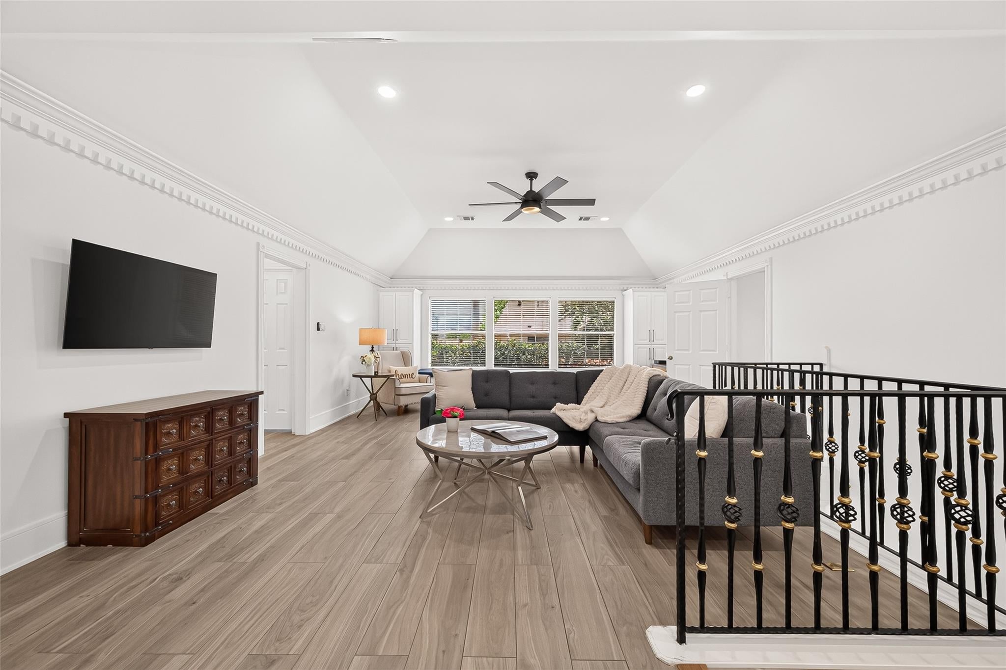 2926 Quincannon Ln, Houston, TX, 77043, USA, 4 Bedrooms Bedrooms, ,5 BathroomsBathrooms,Residential,Active,2926 Quincannon Ln,93796219