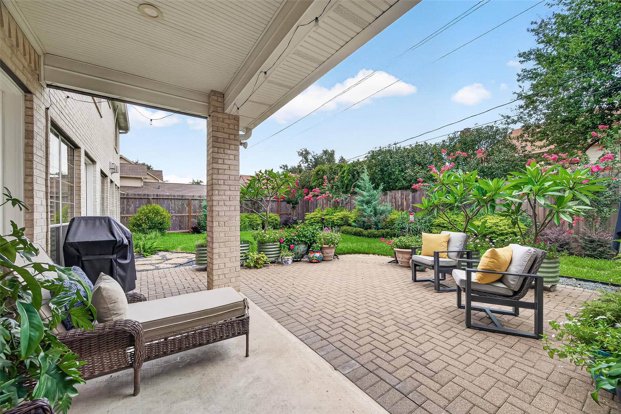 2926 Quincannon Ln, Houston, TX, 77043, USA, 4 Bedrooms Bedrooms, ,5 BathroomsBathrooms,Residential,Active,2926 Quincannon Ln,93796219