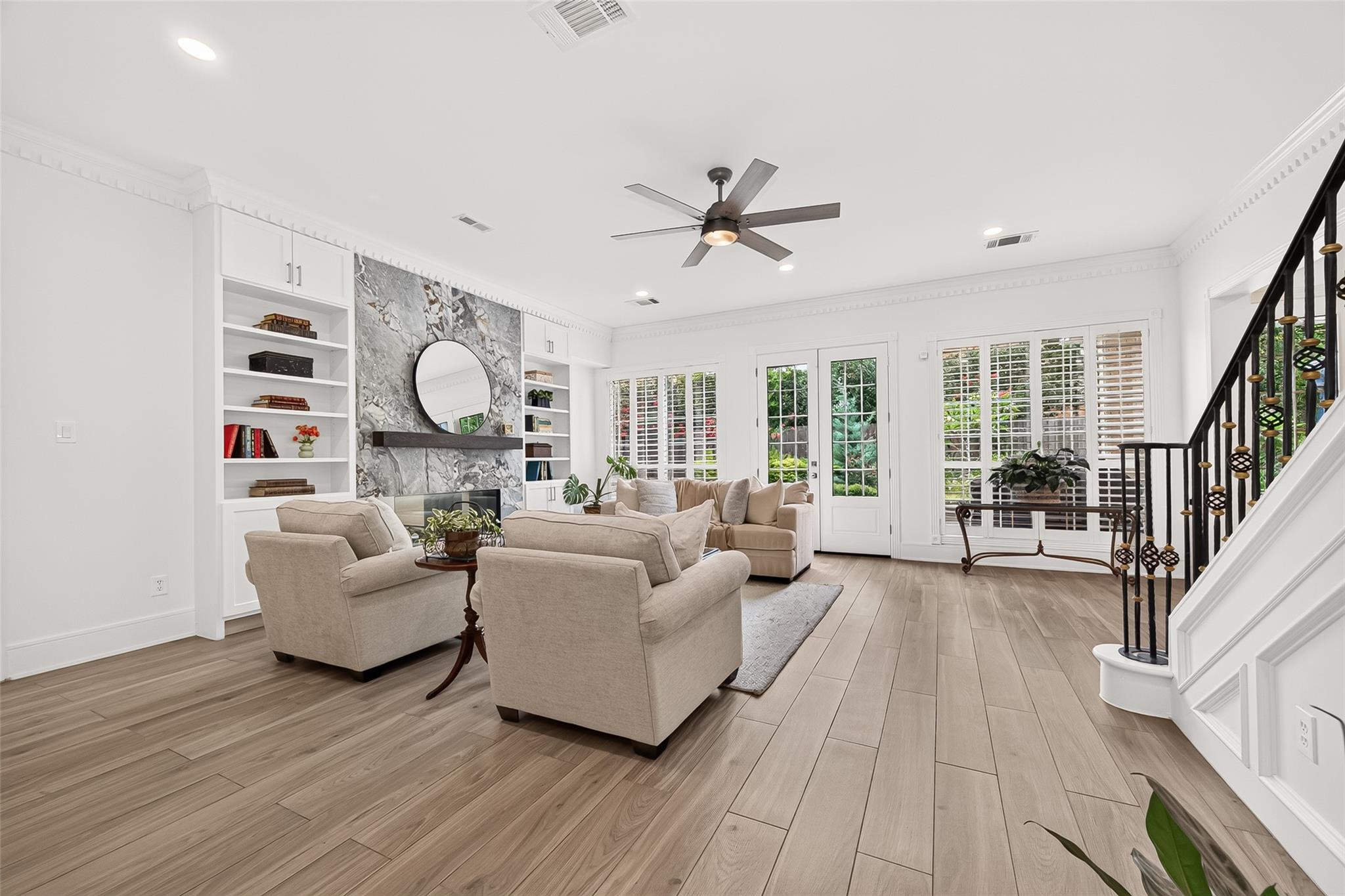 2926 Quincannon Ln, Houston, TX, 77043, USA, 4 Bedrooms Bedrooms, ,5 BathroomsBathrooms,Residential,Active,2926 Quincannon Ln,93796219