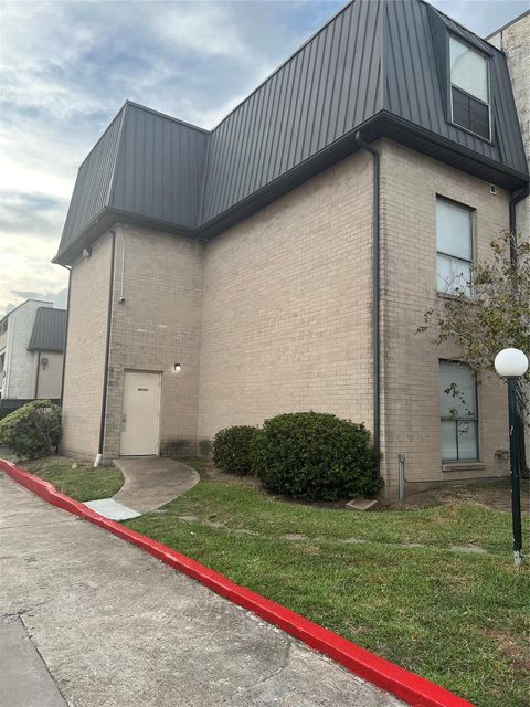 Photo of 8519 Hearth Drive #28, Houston, TX 77054 (MLS # 36175046)