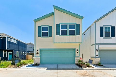 Photo of 700 Sand Dollar Drive, Kemah, TX 77565 (MLS # 96484240)