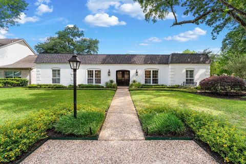 Photo of 13702 Alchester Lane, Houston, TX 77079 (MLS # 8439764)