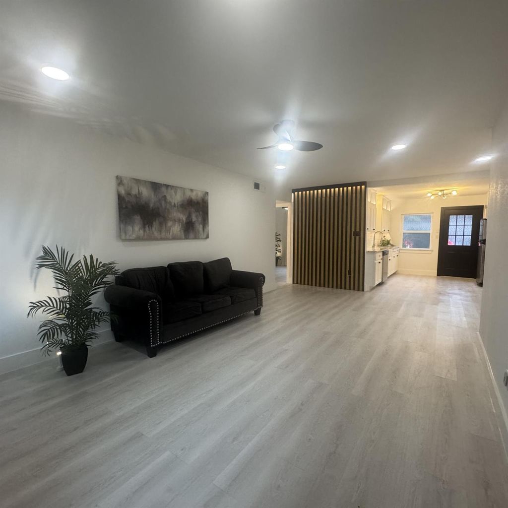 Photo of 11643 Chimney Rock Road #6, Houston, TX 77035 (MLS # 89565708)