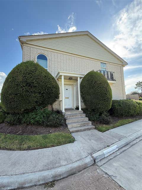 Townhouse For Rent - 18101 Heritage Lane #8101<br/> Houston, TX 77058