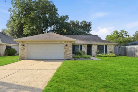 Photo of 2511 Slippery Rock Drive, Sugar Land, TX 77498 (MLS # 80301123)