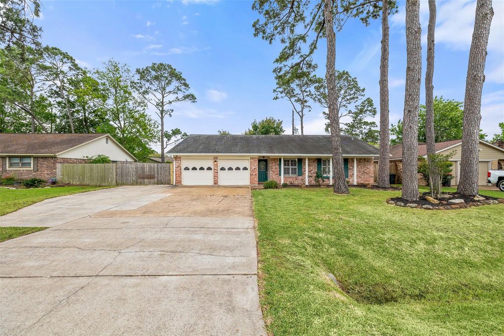 Photo of 10014 Sweet Gum Lane, Baytown, TX 77521 (MLS # 87124517)