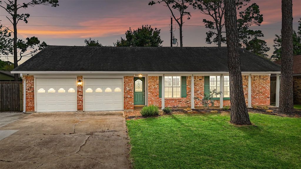 Photo of 10014 Sweet Gum Lane, Baytown, TX 77521 (MLS # 87124517)