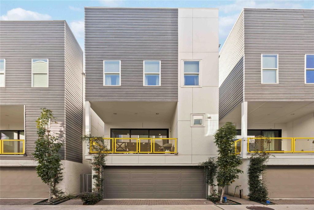 Photo of 1211 Hickory Street #D, Houston, TX 77007 (MLS # 22996249)