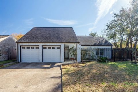 Photo of 2111 Gray Falls Drive, Houston, TX 77077 (MLS # 60332380)