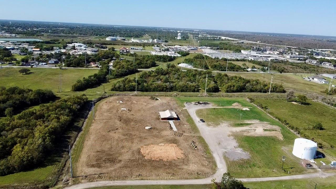 Photo 1 of 9 — 301 32nd Street N, Texas City, TX 77590