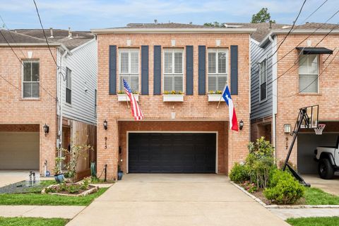 Photo of 911 Birdsall Street, Houston, TX 77007 (MLS # 7768373)