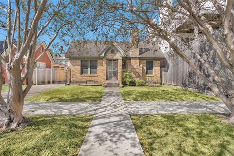 Photo of 1906 Woodhead Street, Houston, TX 77019 (MLS # 4220535)