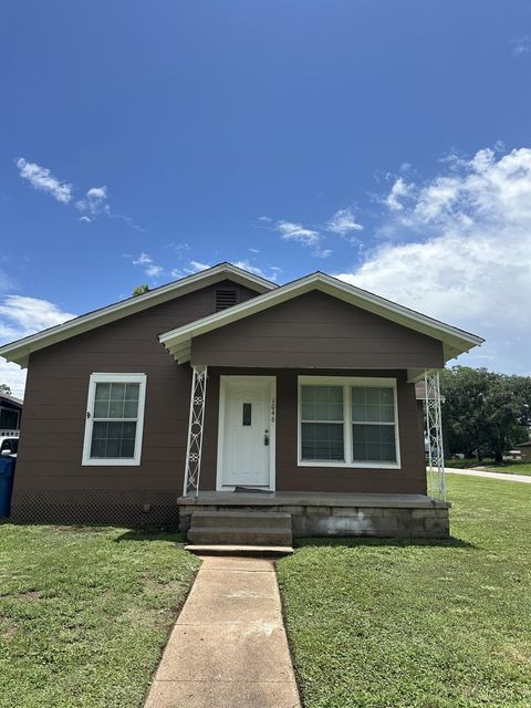 Photo of 1046 15th ST, Hempstead, TX 77445 (MLS # 34394486)